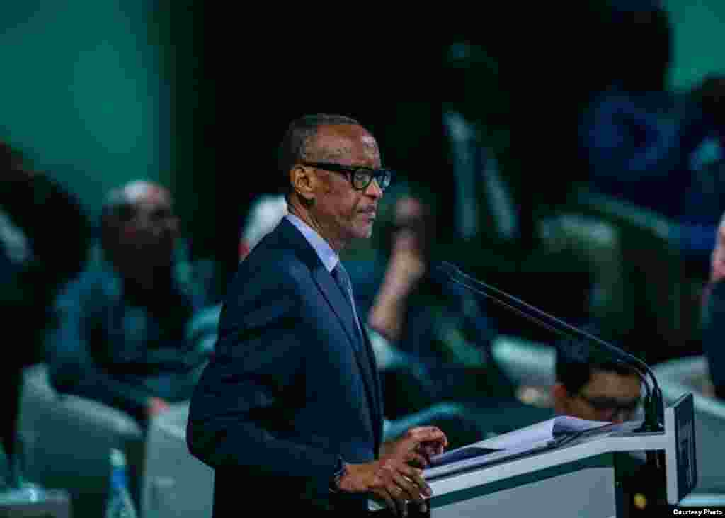 Rais wa Rwanda akihutubia katika kumbukumbu ya mauaji ya kimbari, Kigali, Rwanda.