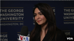 گفت‌و‌گوی نازنین بنیادی با صدای آمریکا در حاشیه نشست «نقش اتحاد در پیشبرد دموکراسی» در دانشگاه دانشگاه جرج‌ واشنگتن، سه‌شنبه ۱۴ آذر