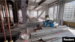 Njujork olakšava pretvaranje poslovnih zgrada u stambene, kao što je slučaj sa ovom zgradom na Menhetnu, fotografisanom 20. marta 2023. godine.