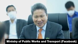 លោក ស៊ុន ចាន់ថុល រដ្ឋមន្ត្រី​ក្រសួង​សាធារណការ​និងដឹកជញ្ជូន។