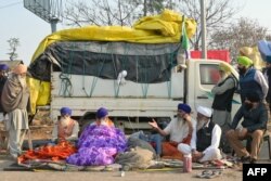 Farmers rest near the Haryana-Punjab state border at Shambhu in Patiala district on Feb. 15, 2024.