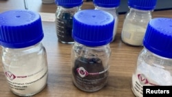 资料照片：越南稀土股份公司的稀土氧化物样品。（2023年9月7日）