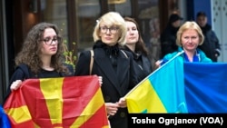 Украинската амбасадорка Лариса Дир учествуваше на протестниот марш