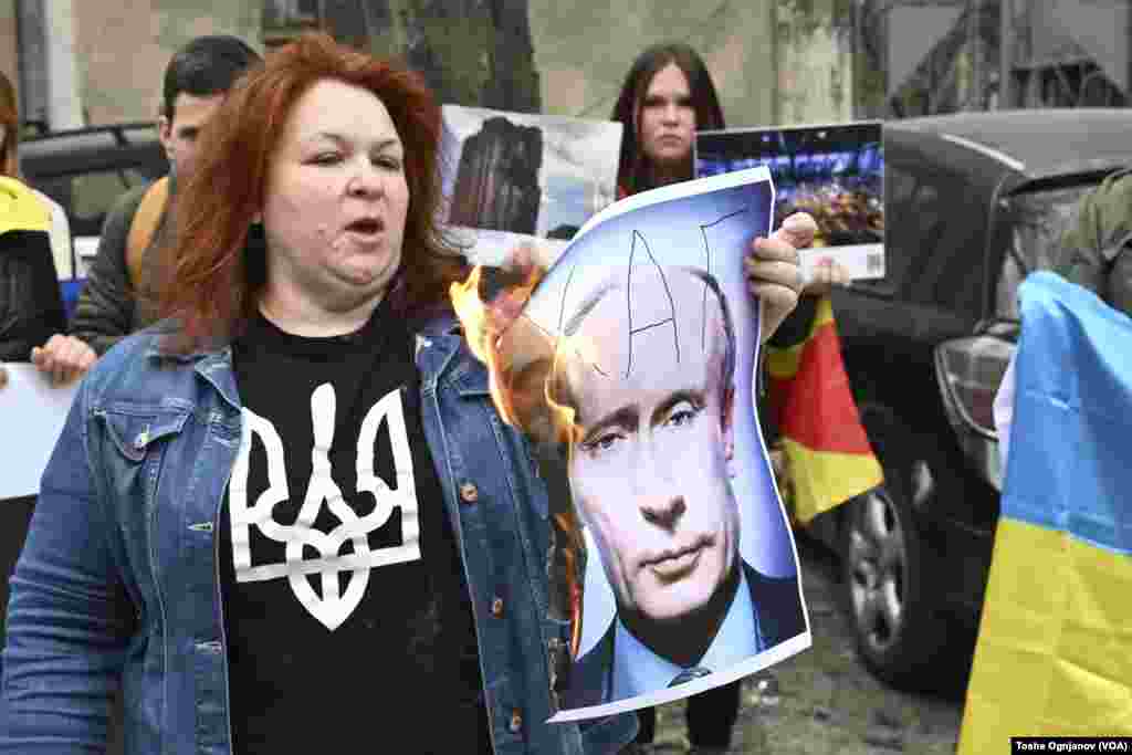 Протест на украински и македонски граѓани по повод две години руска инвазија врз Украина