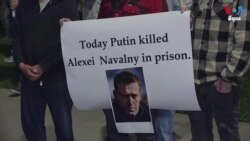 ពលរដ្ឋរុស្ស៊ីនៅក្រៅប្រទេសគោរពវិញ្ញាណក្ខន្ធលោក Alexey Navalny និងទាមទារចម្លើយចំពោះការស្លាប់របស់លោក
