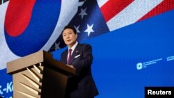 미국을 국빈 방문한 윤석열 한국 대통령이 25일 워싱턴 미국 상공회의소에서 열린 미한 첨단산업 포럼에서 연설했다.