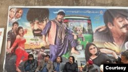 د رکشې واله په اړه ارشد خان وايي دا فلم د معاشرې عکاسي کوي چې رکشه چلوونکي ته په کوم نظر کتل کېږي؟ "هغوی سره کوم ظلم زیاتې کیږی، مزدوری به ټول پینځه سووه نه کوی او رشوت دوه زره به ورکوی