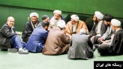 برخی از نمایندگان مجلس خبر دادند که پس از تعطیلات نوروز مجلس در زمینه قانون‌گذاری در مورد حجاب وارد خواهد شد.