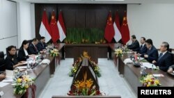 18일 말레이시아 자카르타를 방문한 왕이 중국 외교부장이 레트노 마르수디 외무장관과 회담을 가졌다.