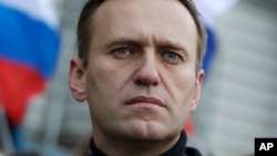 Rusiya müxalifətinin lideri Aleksey Navalnı Moskvada öldürülmüş mxalifət lideri Boris Nemtsovun xatirəsini anan yürüşdə iştirak edərkən. 29 fevral, 2020. (AP Photo/Pavel Golovkin)