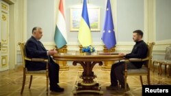 2일 볼로디미르 젤렌스키 우크라이나 대통령이 수도 크이우를 방문한 오르반 빅토르 헝가리 총리와 러시아와의 휴전에 대한 정상회담을 가졌다.