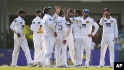 سري لانکا د اکتوبر په میاشت کې په ټیسټ لوبه کې په کور دننه د پاکستان په وړاندې ماتې وخوړه. 