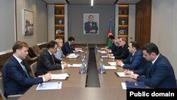 Ceyhun Bayramov və Terhi Hakalan (Mənbə: Xarici İşlər Nazirliyi)