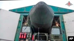 러시아군이 지난 3월 핵역량 강화 훈련에 대륙간탄도미사일(ICBM) '야르스'를 동원하고 있다. (영상 캡쳐=러시아 국방부 자료)