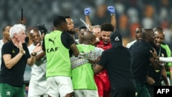 Ronwen Williams avec ses coéquipiers fêtent la victoire de l'Afrique du sud.