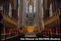 Westminster Abbey menjelang Penobatan Raja Charles di London, Inggris. Gereja ini selalu digunakan sebagai tempat penobatan raja Inggris sejak zaman William the Conqueror pada 1066. (Foto: via Reuters)