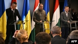 Hungarian Foreign Minister Peter Szijjarto (L) attends a press conference with his Ukrainian counterpart Dmytro Kuleba (R) and Ukrainian presidential chief of staff Andriy Yermak (C) in Verkhovyna, the Ukraine-Hungary border, Jan. 29, 2024.