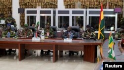 A l'issue d'un sommet dimanche à Abuja, la Cedeao a maintenu ses sanctions économiques et financières imposées au Niger après le coup d'Etat du 26 juillet.