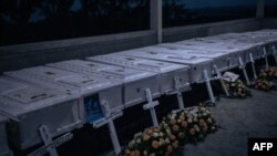 Avant la tuerie, des négociations entre l'armée et les fidèles avançaient bien, mais au milieu des négociations, les militaires ont ouvert le feu sur les adeptes désarmés.