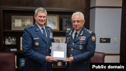 Müdafiə nazirinin müavini - Hərbi Hava Qüvvələrinin komandanı Ramiz Tahirov ABŞ-ın Milli Müdafiə Universitetinin (MMU) 17-ci prezidenti Mayk T.Plen ilə görüşüb.