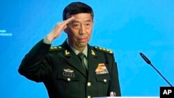 រូប​ឯកសារ៖ ​រដ្ឋមន្ត្រី​ការពារ​ជាតិ​លោក Li Shangfu នៅ​មុន​ការ​ថ្លែង​សុន្ទរកថា​មួយ​នៅ​ទី​ក្រុង​មូស្គូ ប្រទេស​រុស្ស៊ី កាល​ពី​ថ្ងៃ​ទី​១៥ ខែ​សីហា ឆ្នាំ​២០២៣។