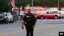 A United States Secret Service officer stands outside the White House grounds, July 2, 2023 in Washington. The White House was briefly evacuated after the Secret Service discovered suspicious powder in a common area of the West Wing.