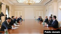 İlham Əliyev və Yoav Qallant (Mənbə: Prezident Administrasiyası).