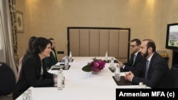 Մյունխենի համաժողովի շրջանակներում ՀՀ ԱԳ նախարար Արարատ Միրզոյանի հանդիպումը՝ ԱՄՆ պետքարտուղարության քաղաքային և նահանգային դիվանագիտության հատուկ ներկայացուցիչ Նինա Հաչիգյանի հետ, փետրվարի 17, 2024 թ., լուսանկարը՝ ՀՀ ԱԳՆ