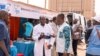 Lionel Anicet Ilboudo, commissaire général du salon, faisant le tour des stands, Ouagadougou, le 04 février 2024 (VOA/Lamine Traoré)