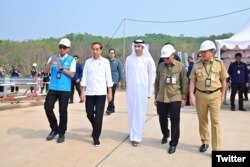 Presiden Joko Widodo meminta dalam beberapa waktu ke depan agar PLTS Terapung Cirata di Kabupaten Purwakarta, Jawa Barat ini bisa ditingkatkan kapasitasnya hingga 500 MWp. (Twitter/@jokowi)