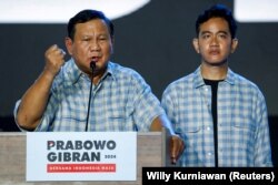 Calon presiden Prabowo Subianto, menyampaikan pidato bersama pasangannya Gibran Rakabuming Raka saat acara peninjauan hasil pemilu di Jakarta, 14 Februari 2024. (Foto: REUTERS/Willy Kurniawan)