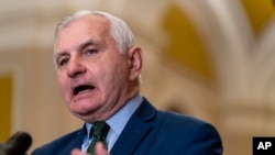 잭 리드 미국 상원 군사위원장.