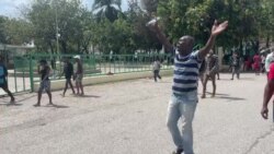 Manifestan Okay Pran Lari pou Mande Depa PM Ariel Henry 