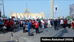 Mambobin kungiyar NLC sun taru a harabar hedikwatar kungiyar dake unguwar Central Area