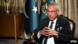 Pakistani President Arif Alvi is interviewed by VOA Urdu, Nov. 16, 2023.