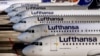 Pesawat-pesawat Lufthansa diparkir di bandara di Frankfurt. Serikat pekerja Jerman serukan staf darat Lufthansa di tujuh bandara Jerman untuk mogok bekerja sehari hari Selasa (20/2) ini.