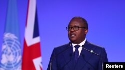 Le président de la Guinée-Bissau, Umaro Sissoco Embalo, s'exprime lors de la Conférence des Nations Unies sur le changement climatique (COP26) à Glasgow, en Grande-Bretagne, le 2 novembre 2021. reuters / Adrian Dennis