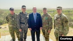 존 호븐 미국 공화당 상원의원이 최근 한국 방문 중 비무장지대(DMZ)를 찾았다. 사진 = Senator John Hoeven / Twitter. 