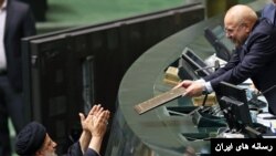 ابراهیم رئیسی بودجه ۱۴۰۳ را به مجلس تحویل داد.