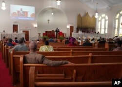 ARHIVA - Prazne klupe u baptističkoj crkvi u Južnoj Karolini, 11. januar 2024. (Foto: AP/Jessie Wardarski)