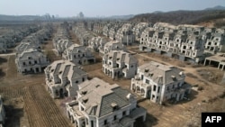 资料照片：中国辽宁沈阳郊区的一处烂尾别墅建筑工地。（2023年3月31日）