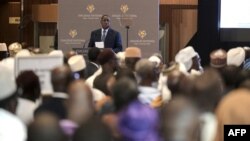 Le président sénégalais Macky Sall (C) prononce un discours lors du dialogue national à Diamniadio le 26 février 2024. (Photo Seyllou / AFP)