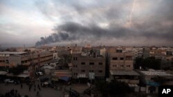 ផ្សែងហុយឡើងពីក្រុង Khan Younis ក្នុងតំបន់ហ្កាហ្សា ក្រោយពីការវាយប្រហាររបស់អ៊ីស្រាអែល កាលពីថ្ងៃទី១០ ខែធ្នូ ឆ្នាំ២០២៣។ 