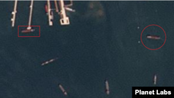 남포 유류 항구를 촬영한 26일 자 위성사진. 유조선 1척(사각형 안)이 유류 부두에 밀착해 있고, 다른 1척(원 안)은 해상 하역시설에 자리해 있다. 사진=Planet Labs