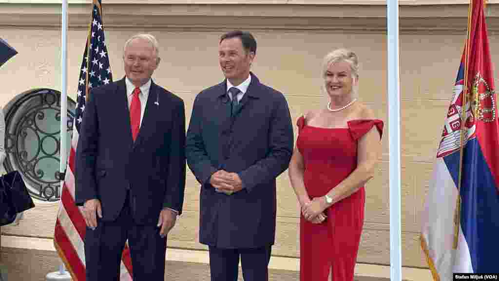 Ambasador Hil sa suprugom i Sinišom Malim, prvim potpredsednikom Vlade Srbije