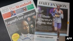 Vue générale des couvertures de deux journaux kenyans, The Standard et Daily Nation, avec des hommages au recordman du monde du marathon Kelvin Kiptum, à Nairobi le 13 février 2024. (Photo by SIMON MAINA / AFP)