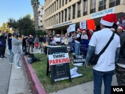 活动参与者在现场发表演讲。 （美国之音 张木林）