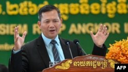 រូបឯកសារ៖ នាយករដ្ឋមន្ត្រីកម្ពុជាលោក ហ៊ុន ម៉ាណែត ថ្លែងនៅក្នុងពិធីសម្ពោធអាកាសយានដ្ឋានអន្តរជាតិសៀមរាបអង្គរ ក្នុងខេត្តសៀមរាប កាលពីថ្ងៃទី១៦ ខែវិច្ឆិកា ឆ្នាំ២០២៣។