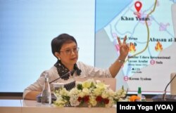 Menteri Luar Negeri Republik Indonesia Retno Marsudi memberikan keterangan pers kepada para wartawan terkait evakuasi WNI di Jakarta, Jumat, 3 November 2023. (Foto: Indra Yoga/VOA)
