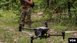 우크라이나 군이 드론을 조종하고 있다. (사진출처: 볼로디미르 젤렌스키 우크라이나 대통령은 ‘X’)